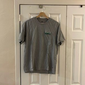 Levis relaxed fit T Shirt size medium in grey